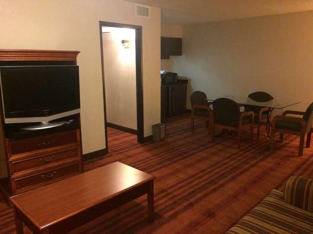 Plaza Hotel And Suites Pine Bluff Exterior foto